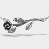Collar de rosas negras