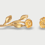 Pendientes de rosas negras bañados en oro