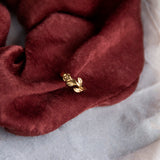 Ear Cuff Rosas Negras Chapado en Oro